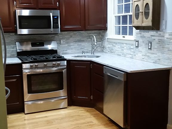 5th image of 43 Fox Hollow Dr
