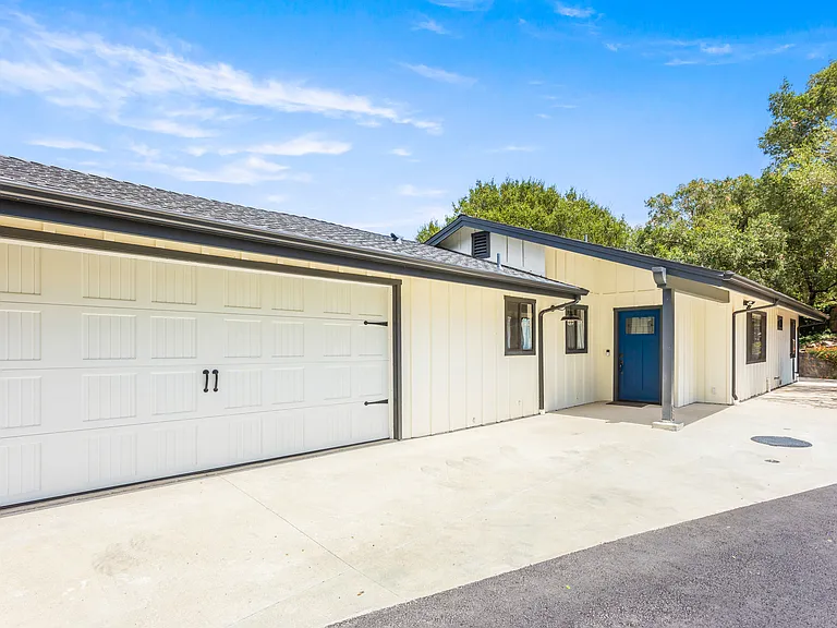 345 Sierra Vista Rd — Photo 1