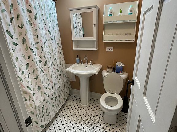 5th image of 2251 W North Ave #1