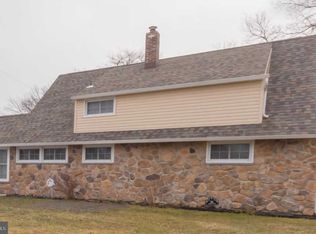 66 Wildflower Rd, Levittown, PA 19057