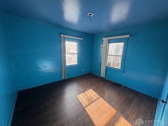 4th image of 1727 W Riverview Ave