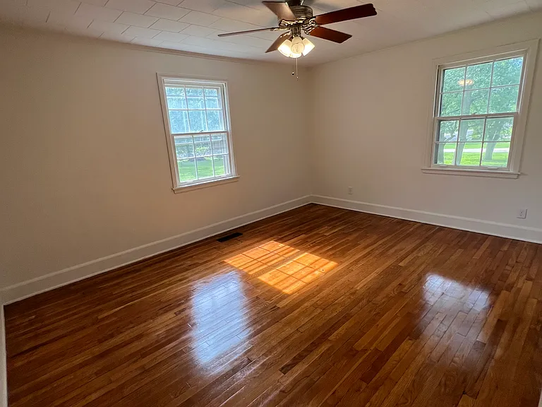 516 N Park St — Photo 25