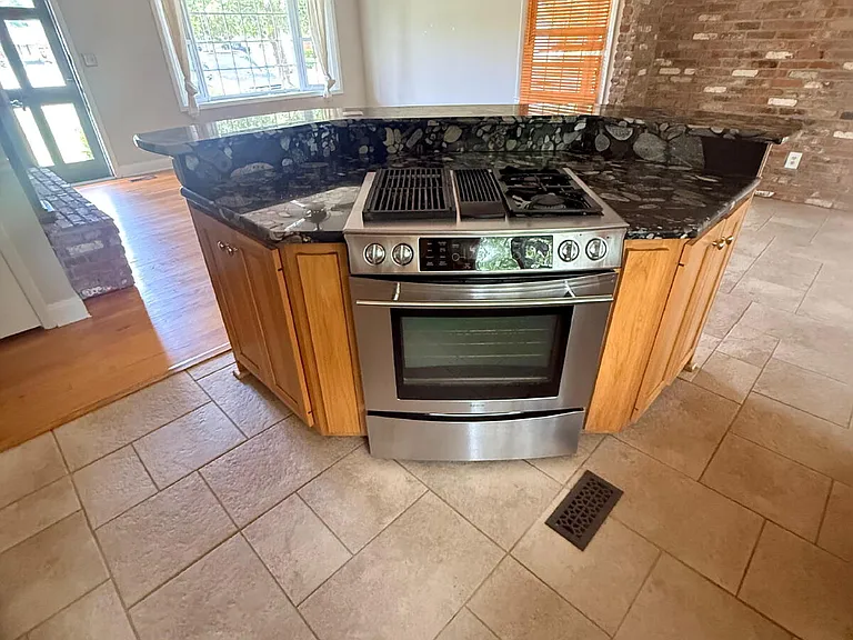 1401 Habersham Dr — Photo 12
