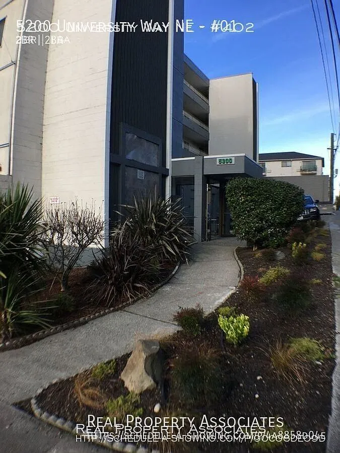 *City Views* -2b/2b Large Corner & Bright Apt In The University District - Avail 10/16/26 - Unive... — Photo 3