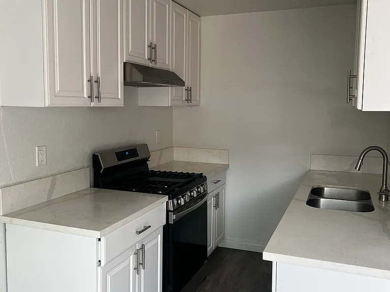 16516 S Manhattan Pl #3 — Photo 11