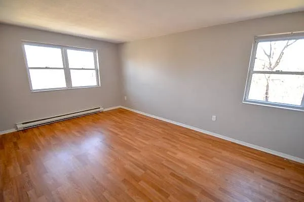 404 Sandy Bay Ter — Photo 2