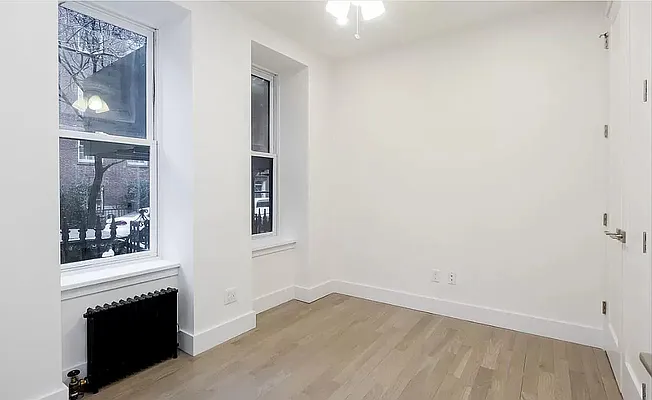 Bedroom, photo 1