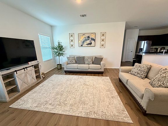 4th image of 2821 Dezmond Diamond Ct