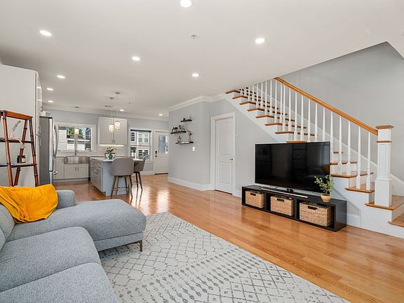 5th image of 140 Main St Unit E