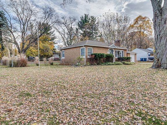 3rd image of 105 Winston Dr