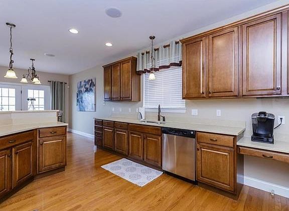 Kitchen with 42" Cabinets and Stainless Steel Appliances