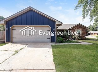 1901 Gray Fox Dr, Edmond, OK 73003