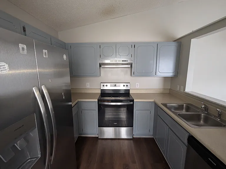 910 Brett Dr #70 — Photo 3