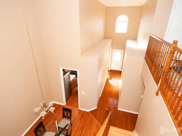 12 Farrington Plz, Somerset, NJ 08873