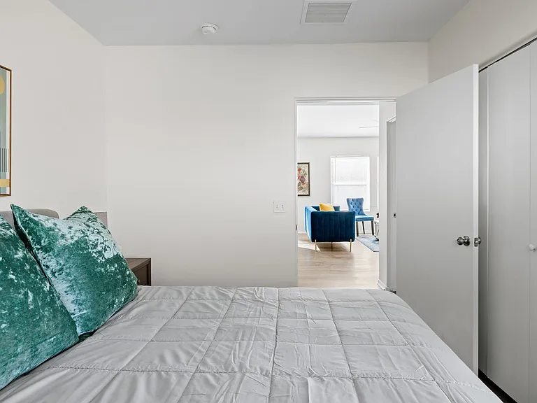 1025 E Portland St — Photo 21