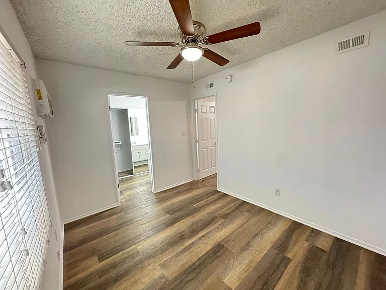 6736 Cleon Ave — Photo 27