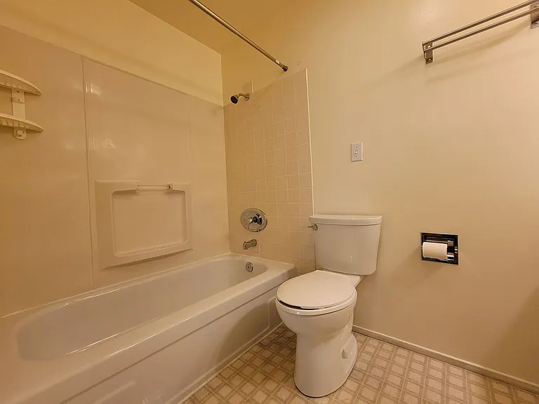 11206 NE 68th St #228 — Photo 10