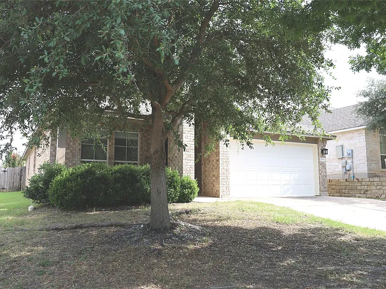 1804 Golden Arrow Ave — Photo 1