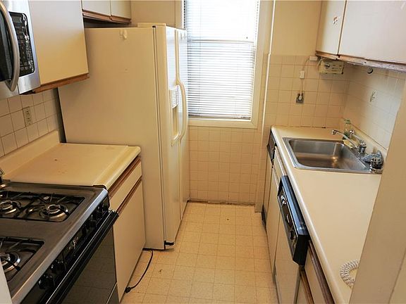 3rd image of 124 Admiral Ln #4124F