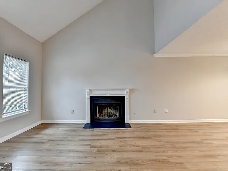 2115 Glynmoore Dr — Photo 4