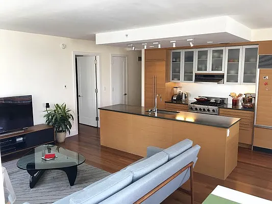 Rented by Space Marketing Shop | media 22