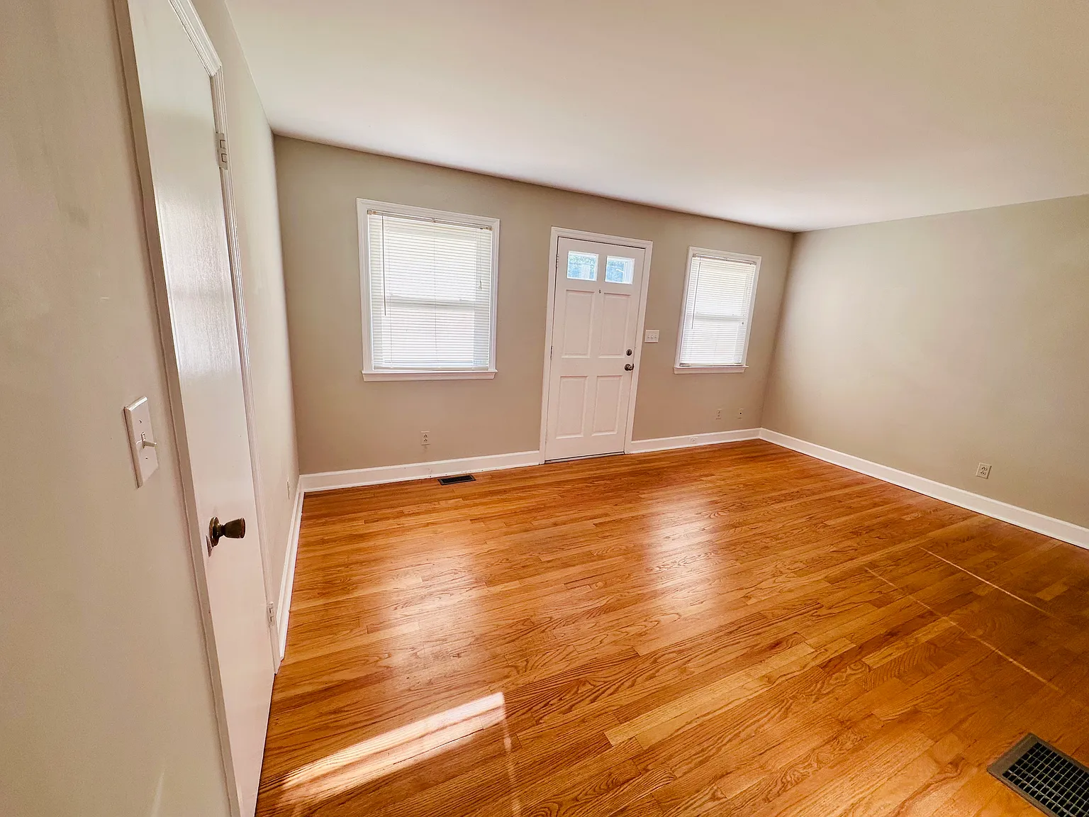 1101 Melrose St — Photo 2