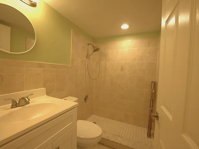 220 Lucerne Ave #4 — Photo 16