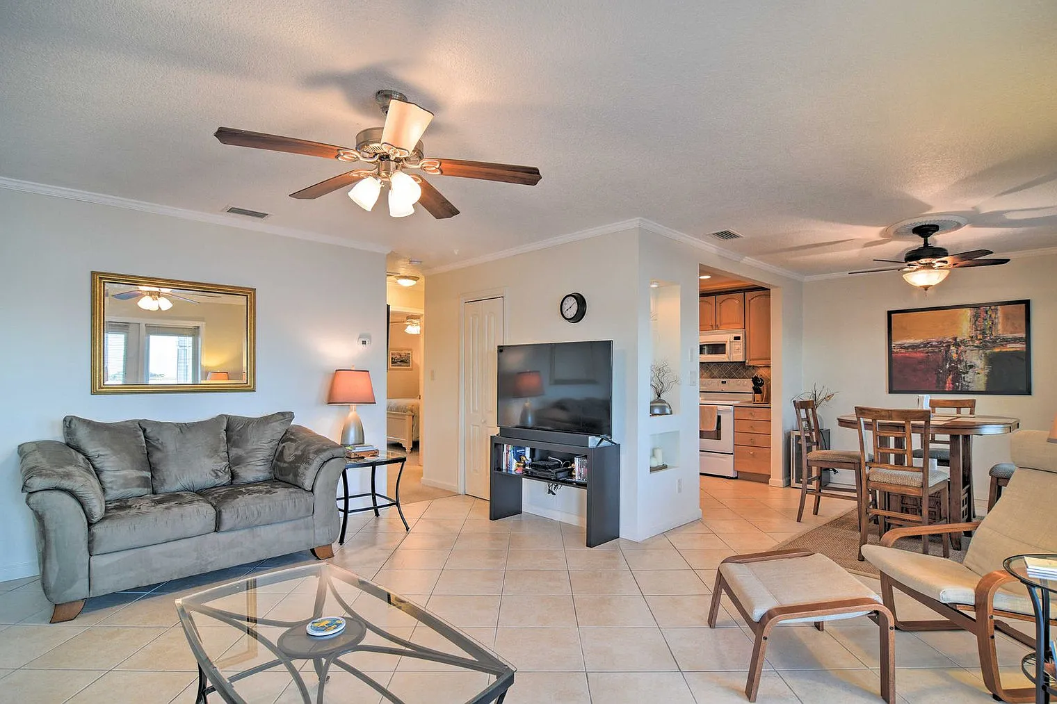 2 bed, 1.0 bath, 839 sqft, $4,580 — Photo 2