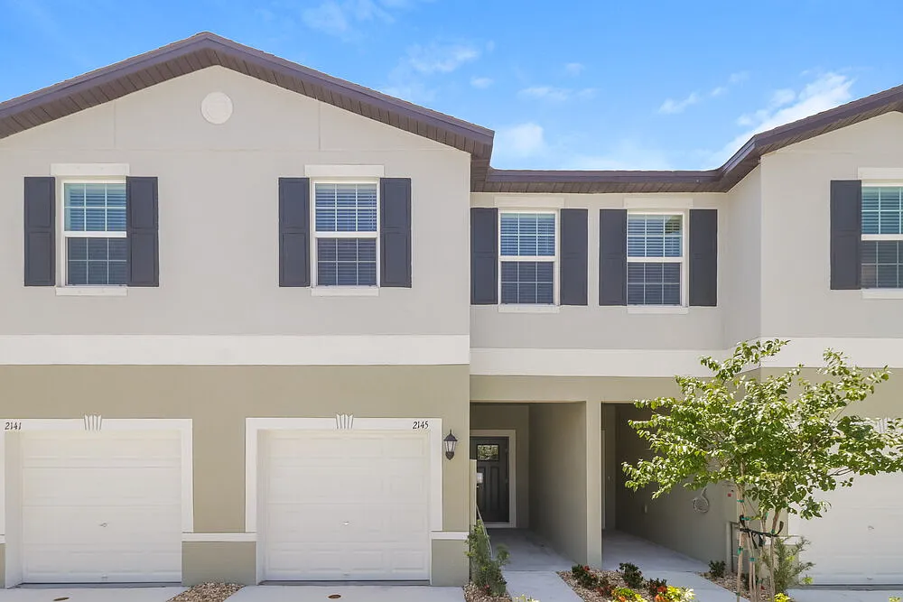 3 bed, 2.5 bath, 1624 sqft, $2,060 — Photo 1