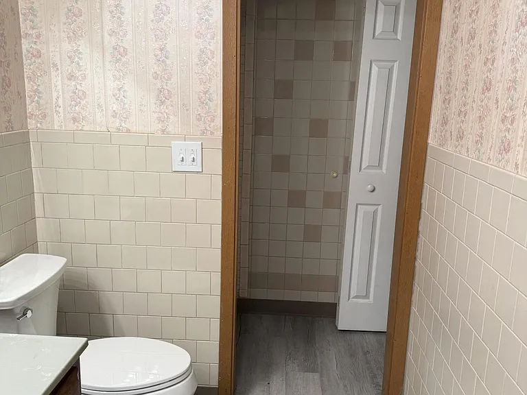 110 Wheatfield Dr — Photo 5