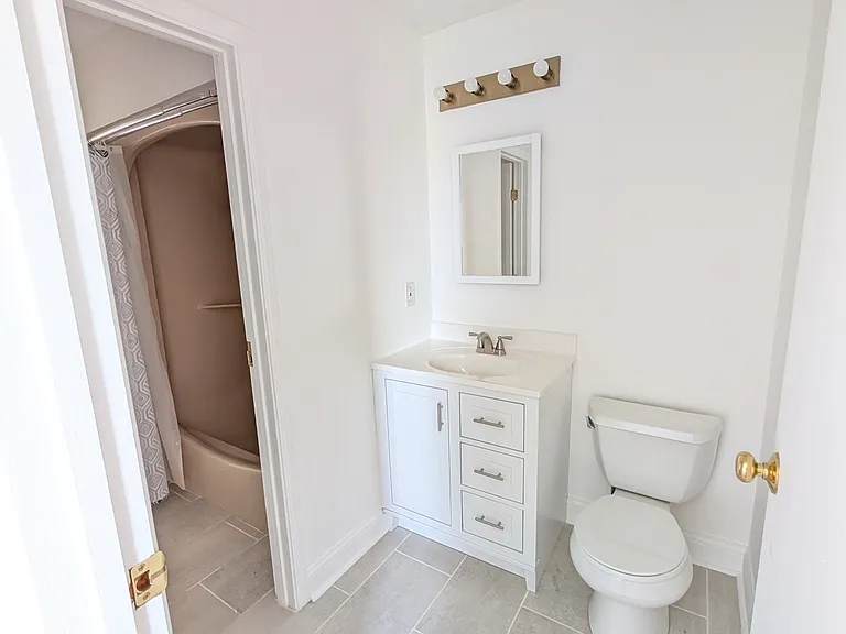 5350 Camelot Dr #10 — Photo 9