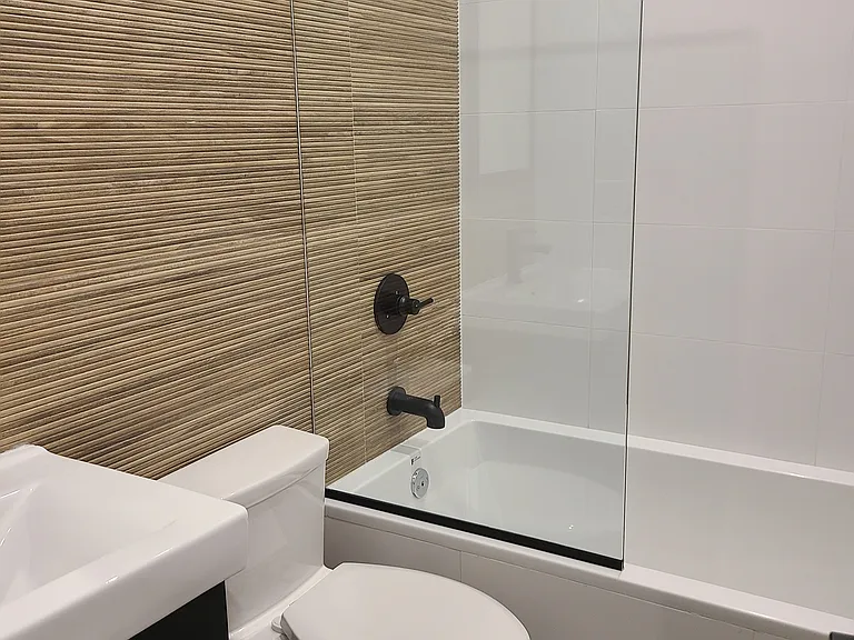 257 N 7th St #4R — Photo 9