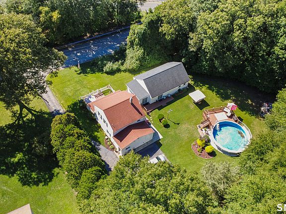 5th image of 63 Wawecus Hill Road