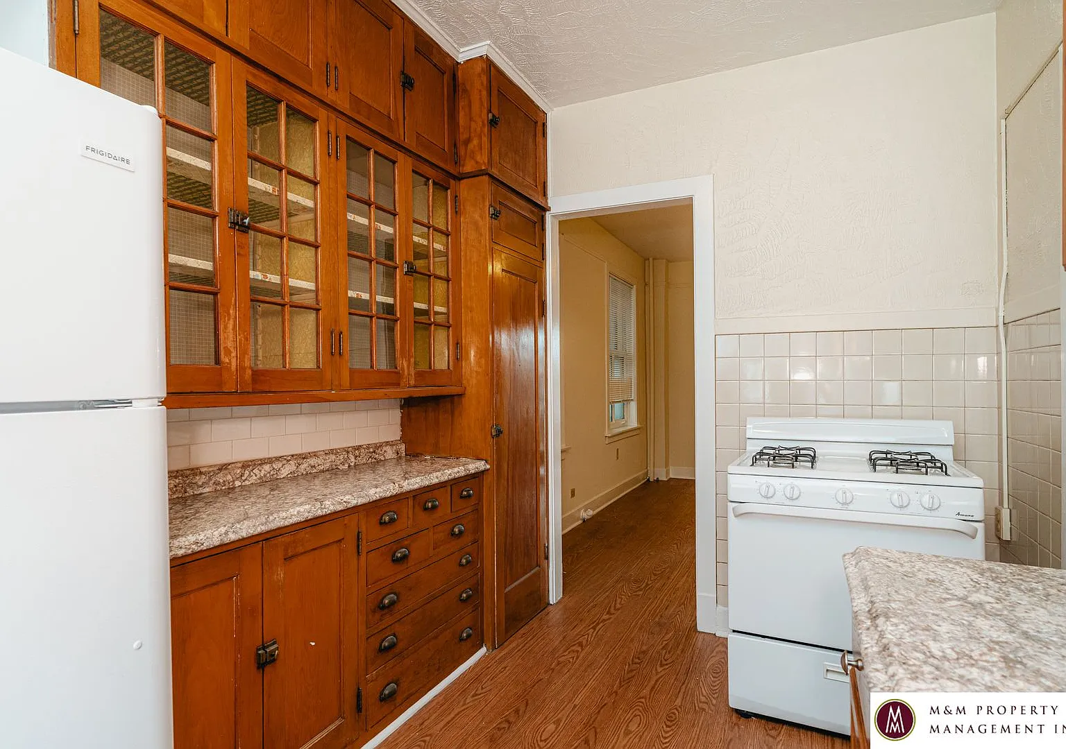 817 Oak Park — Photo 4