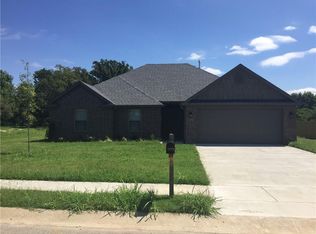 1070 Washburn Dr, Pea Ridge, AR 72751