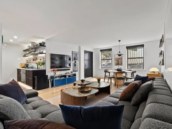 256 Bedford Avenue image 10 of 27