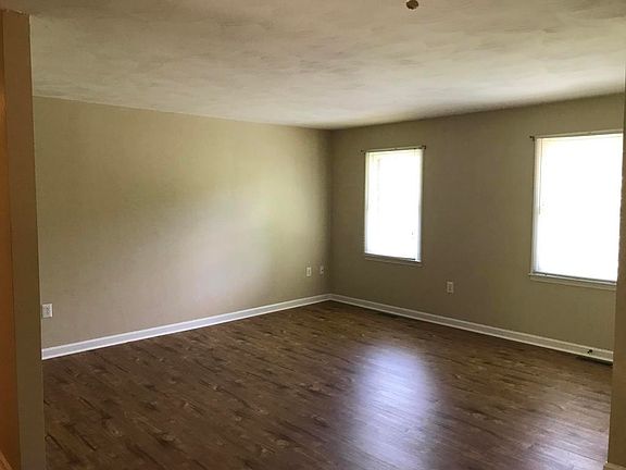 3rd image of 2422 Mount Pleasant Blvd SE