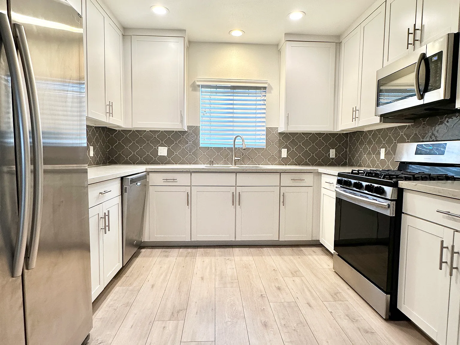 3 bed, 2.5 bath, 1615 sqft, $3,795 — Photo 2