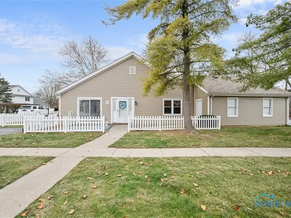 24 Arbor Ct, Perrysburg, OH 43551