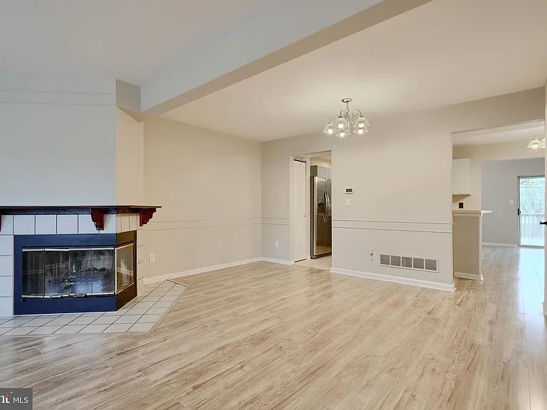 733 Reedy Cir — Photo 4