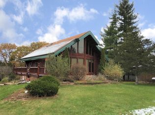 W10695 Cardinal Rd, Poynette, WI 53955