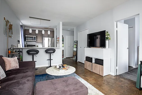 Sold by Remax City Square | media 9