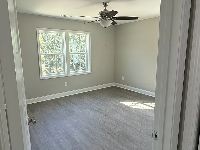 410 S Glover St — Photo 3