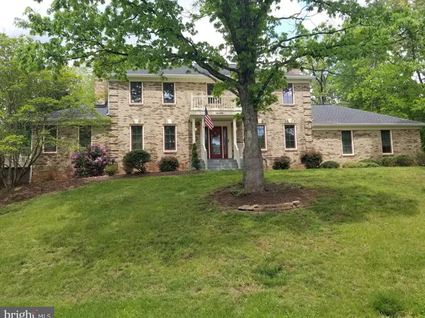 12142 Holly Knoll Cir, Great Falls, VA 22066