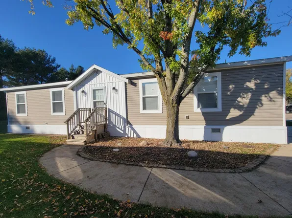 1139 Maple Leaf Ln NW, Grand Rapids, MI 49534