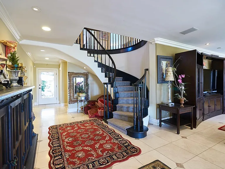 Grand staircase entry