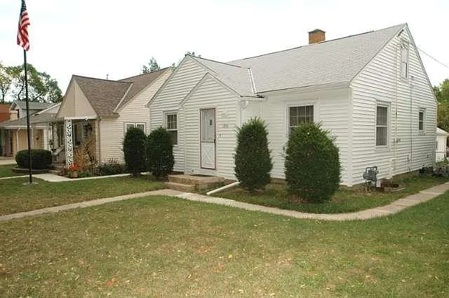 1016 S 90th St photo 1