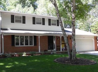 1307 Valley View Rd, Green Bay, WI 54304