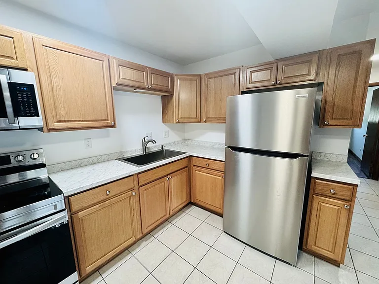 700 Whitman St — Photo 9