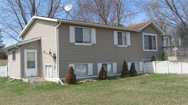 1st image of W2107 Dakota Ave